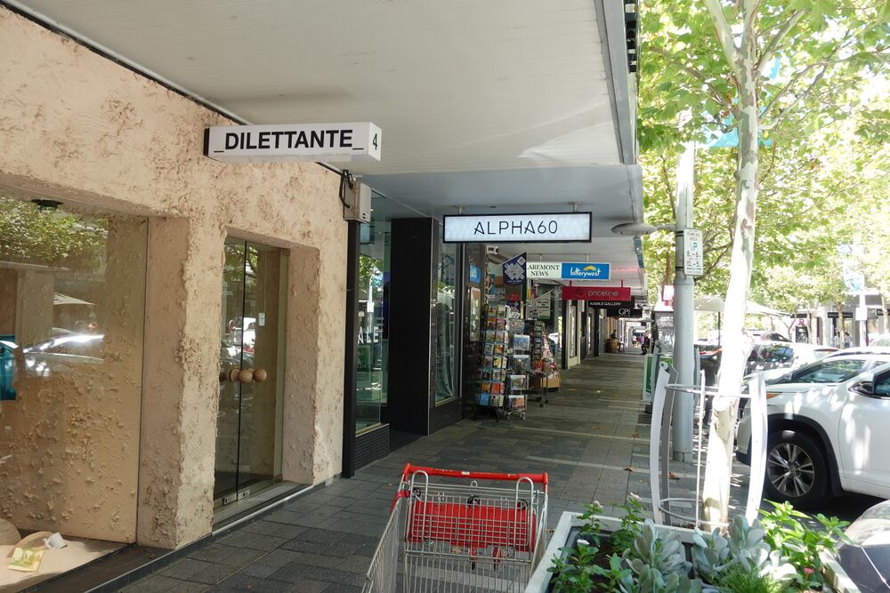 File:P25281 Bayview Terrace shops.jpg