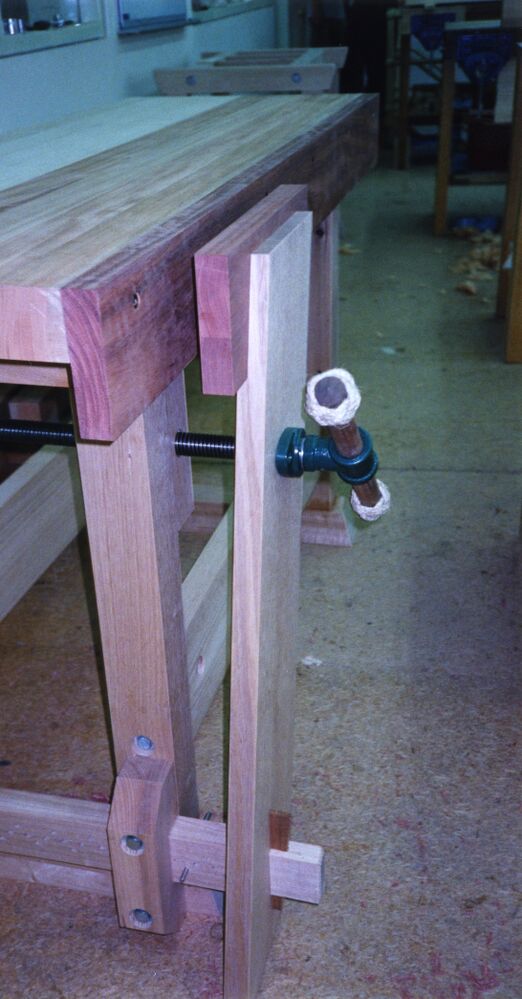File:P13486 Angled jeg vice.jpg